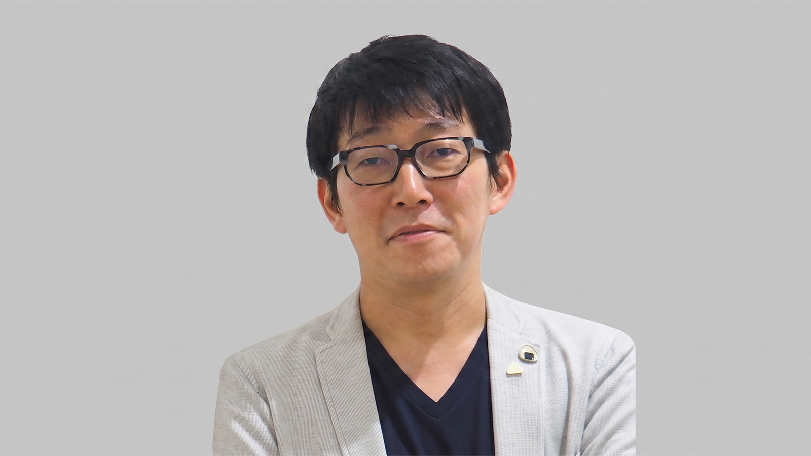 おにぎりをにぎる中村祐介